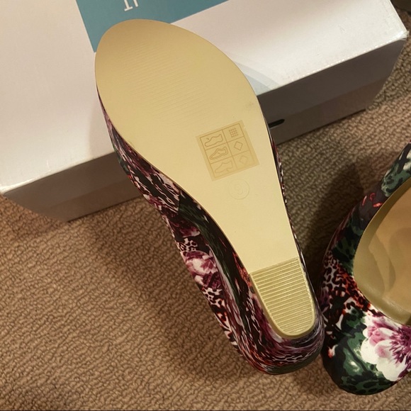 New Floral pattern wedge! - Picture 3 of 5